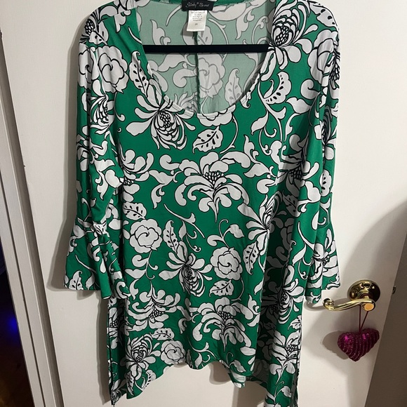 💝 2X Floral Green and White Women's Top - Picture 7 of 9